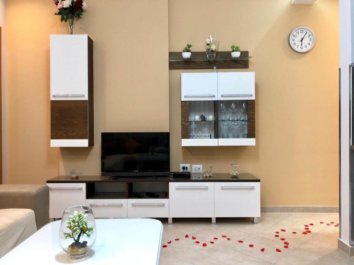 Queen Isabella Premium Hotell Vlorë Eksteriør bilde